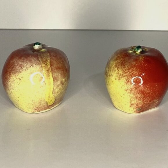 Vintage Mini Apple Salt & Pepper Shakers - Picture 1 of 5